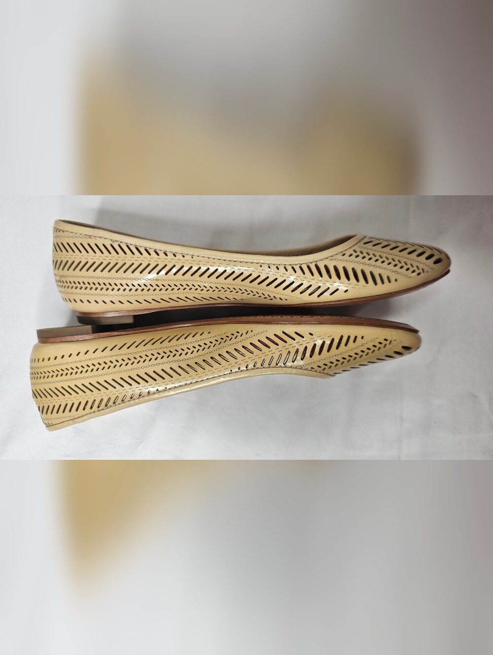 COACH Filippa Tapioca Beige Patent Laser Cut Ballet Flats Shoes 5.5 B New In Box - Picture 6 of 11